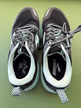 cascades 16 women’s 10 wide brand new